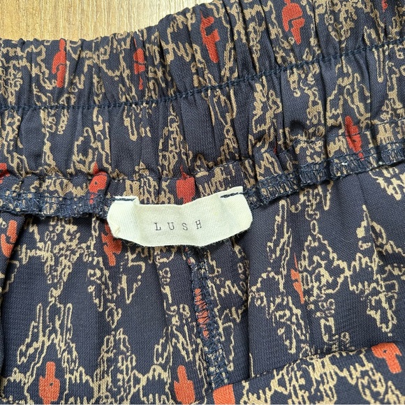 Lush Patterned High Waisted Flowy Shorts - Picture 5 of 5